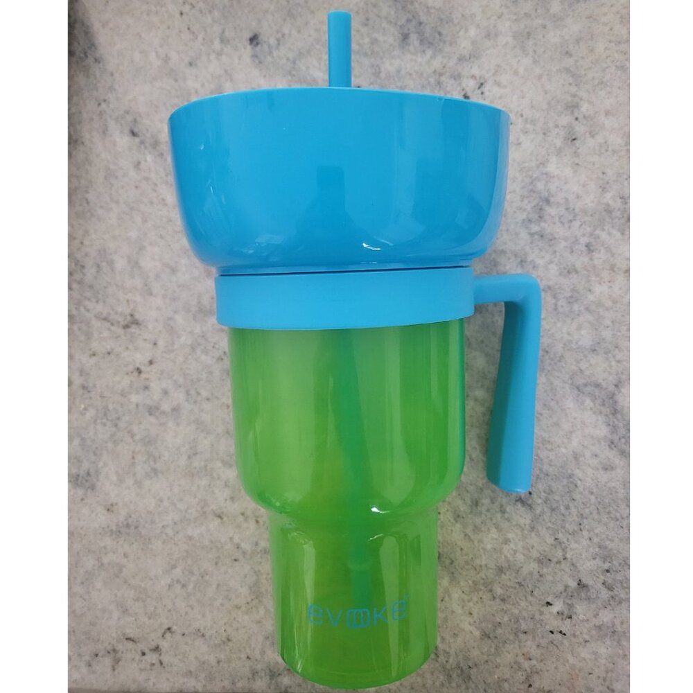 32 oz blue & green plastic snack cup with straw